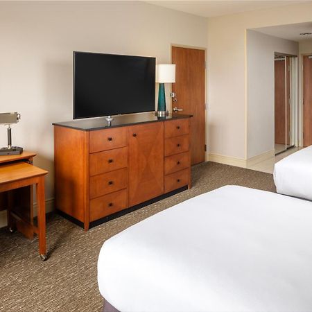 Hilton St. Petersburg Carillon Park Hotel Екстериор снимка