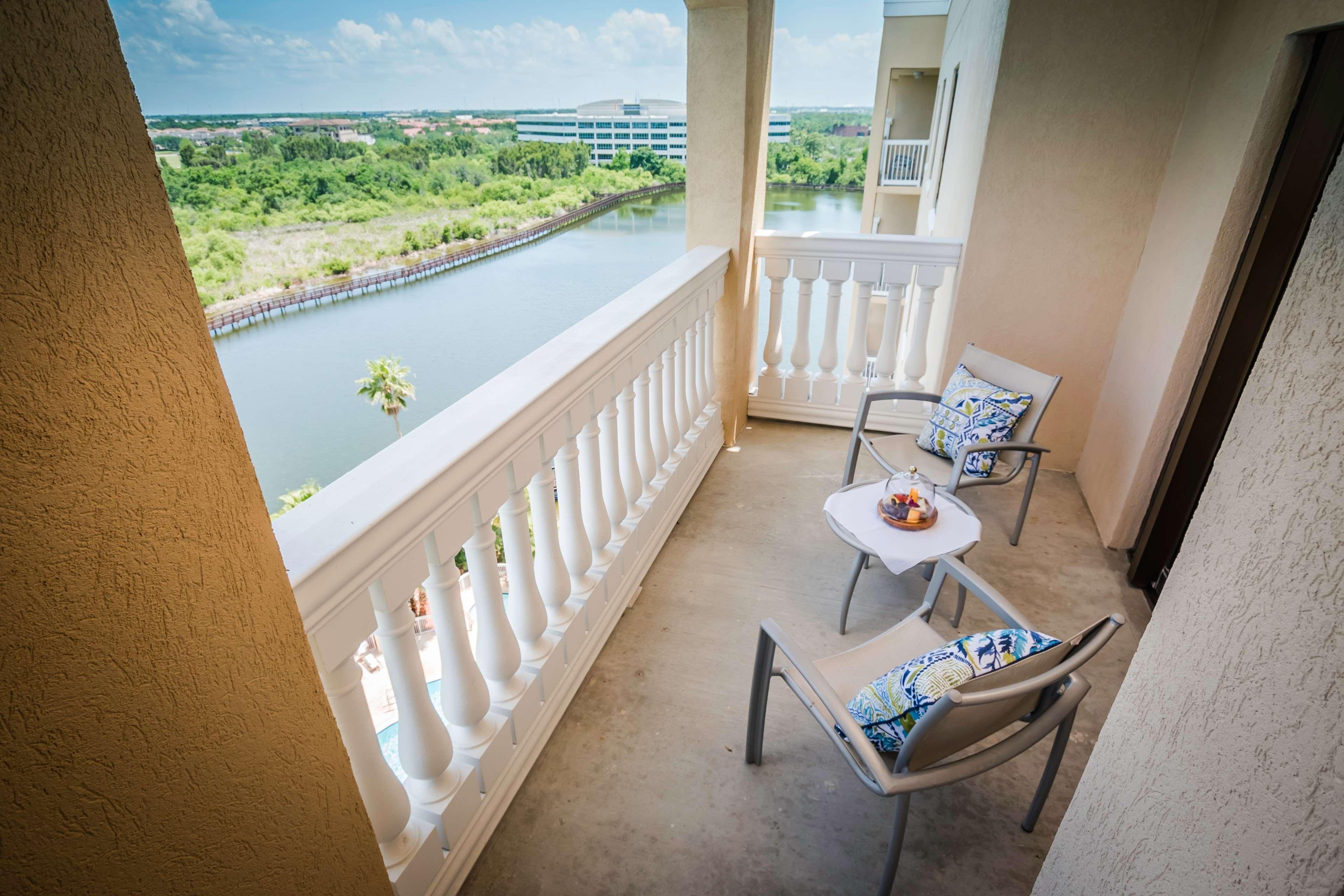 Hilton St. Petersburg Carillon Park Hotel Екстериор снимка