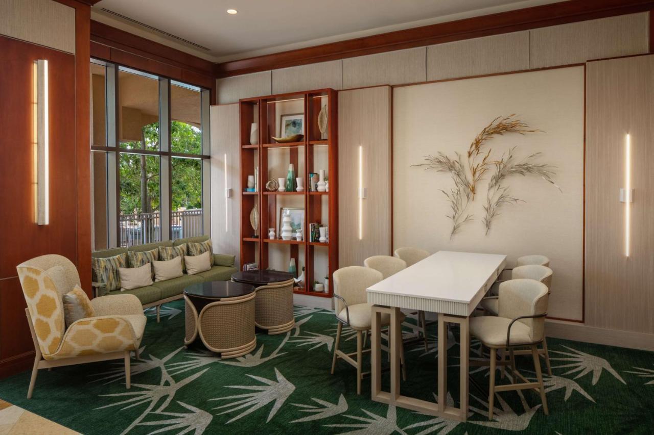 Hilton St. Petersburg Carillon Park Hotel Екстериор снимка