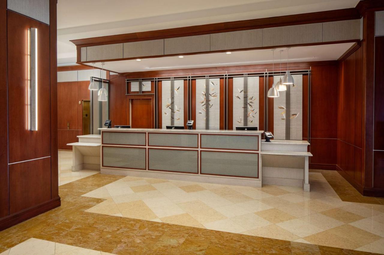 Hilton St. Petersburg Carillon Park Hotel Екстериор снимка