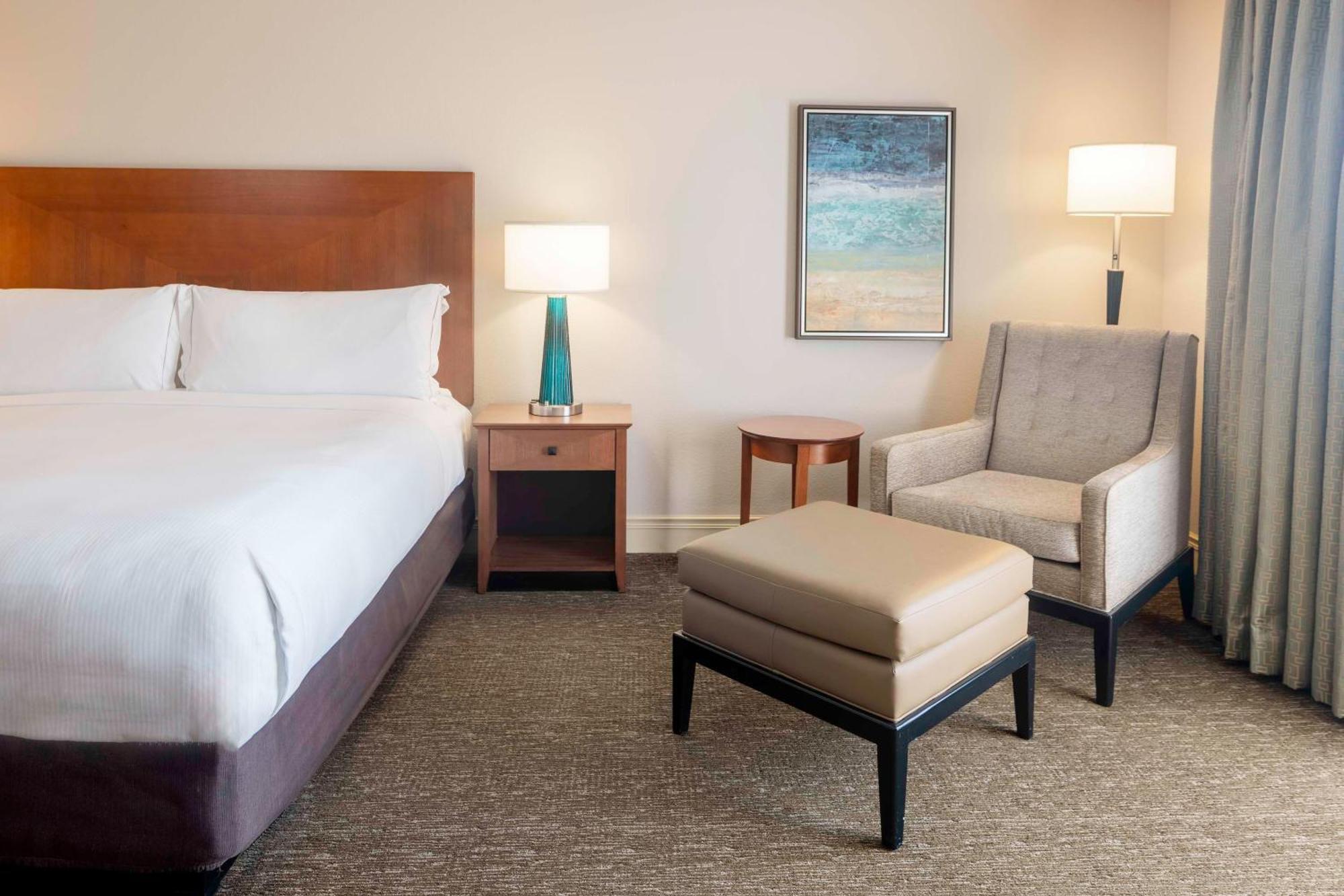 Hilton St. Petersburg Carillon Park Hotel Екстериор снимка