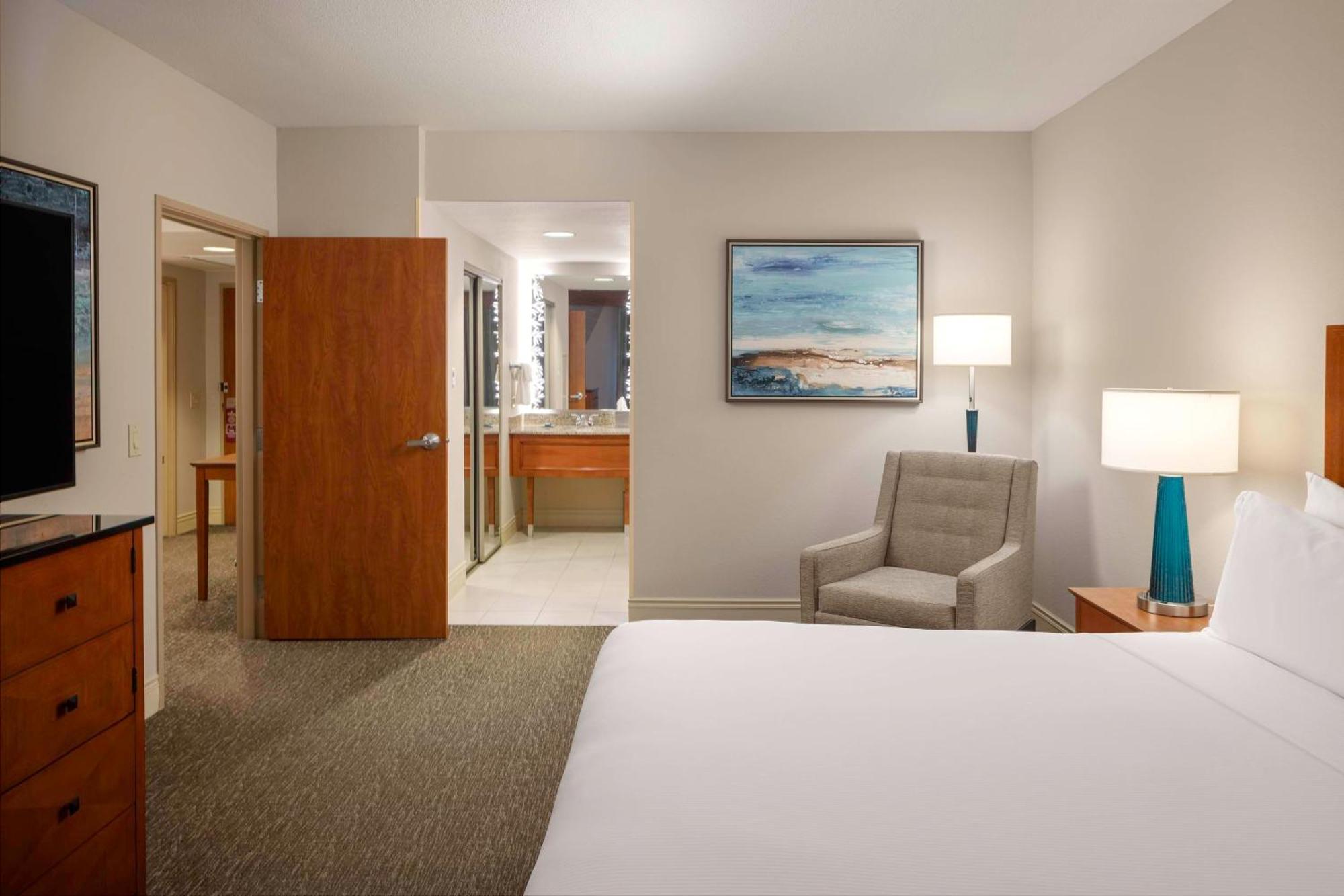 Hilton St. Petersburg Carillon Park Hotel Екстериор снимка