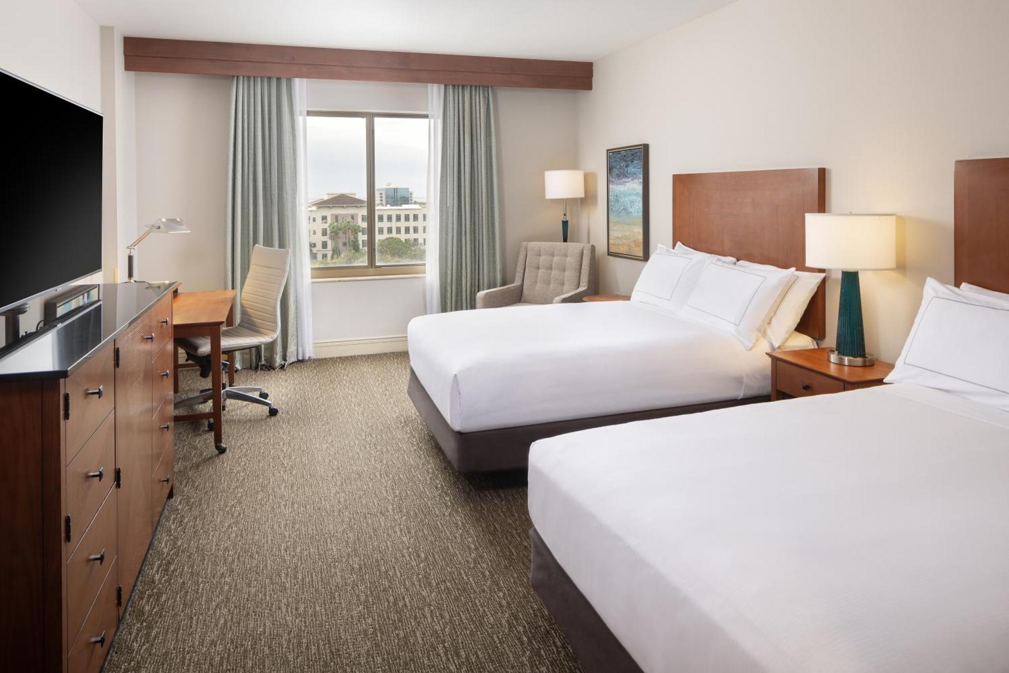 Hilton St. Petersburg Carillon Park Hotel Екстериор снимка
